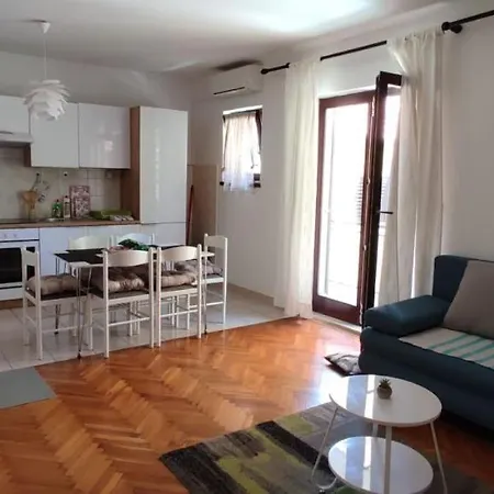 Delfin Apartment *
